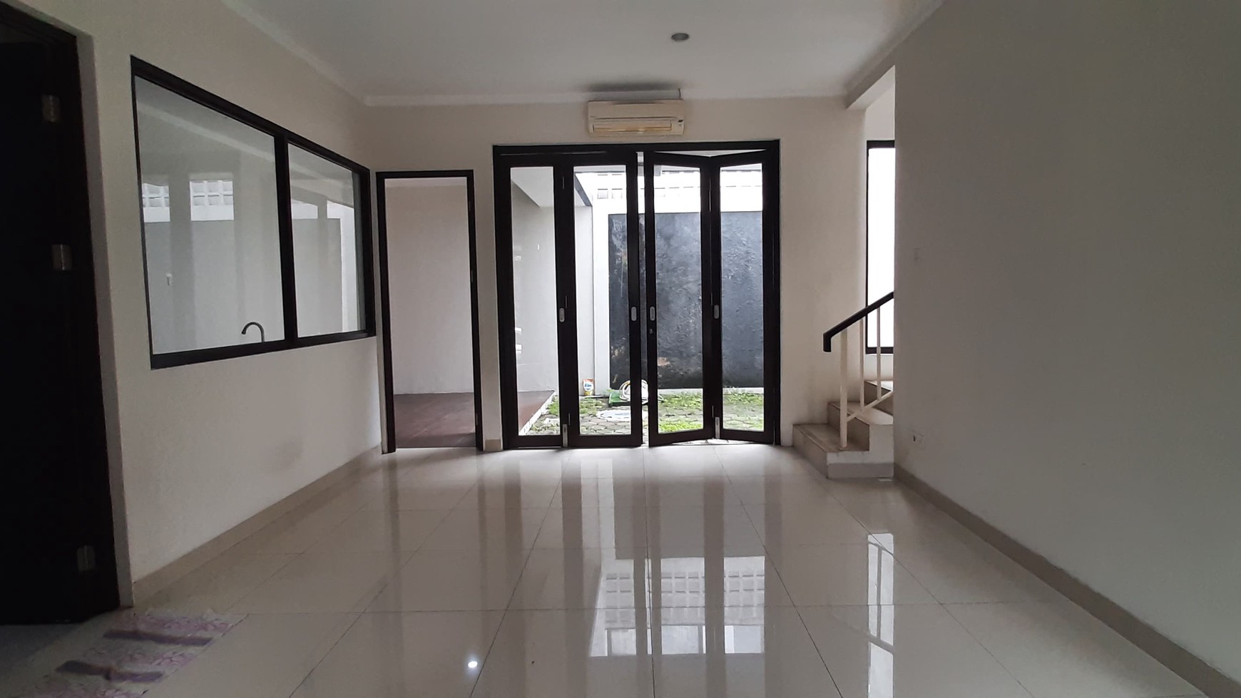 Rumah siap huni, bebas banjir da;am cluster di Bintaro Sektor 9.