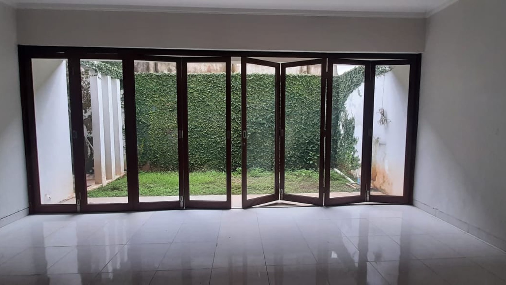 Rumah bagus, Semi furnished dalam cluster di Bintaro Sektor 9.