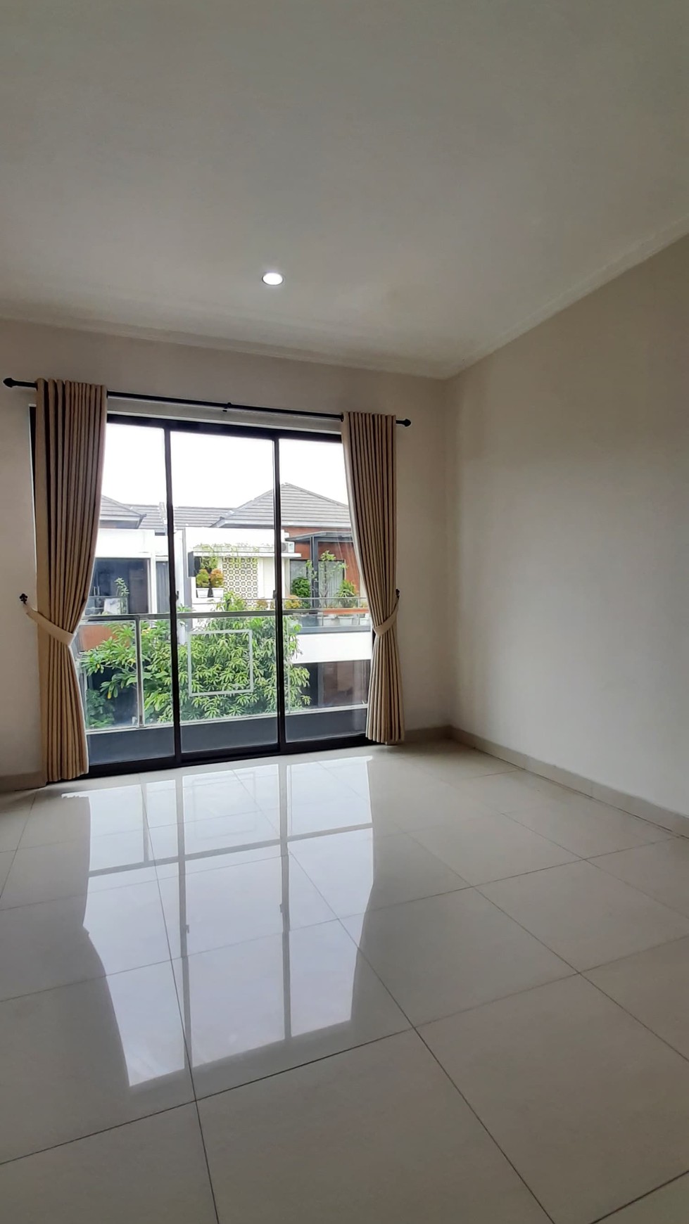 Rumah bagus, Semi furnished dalam cluster di Bintaro Sektor 9.