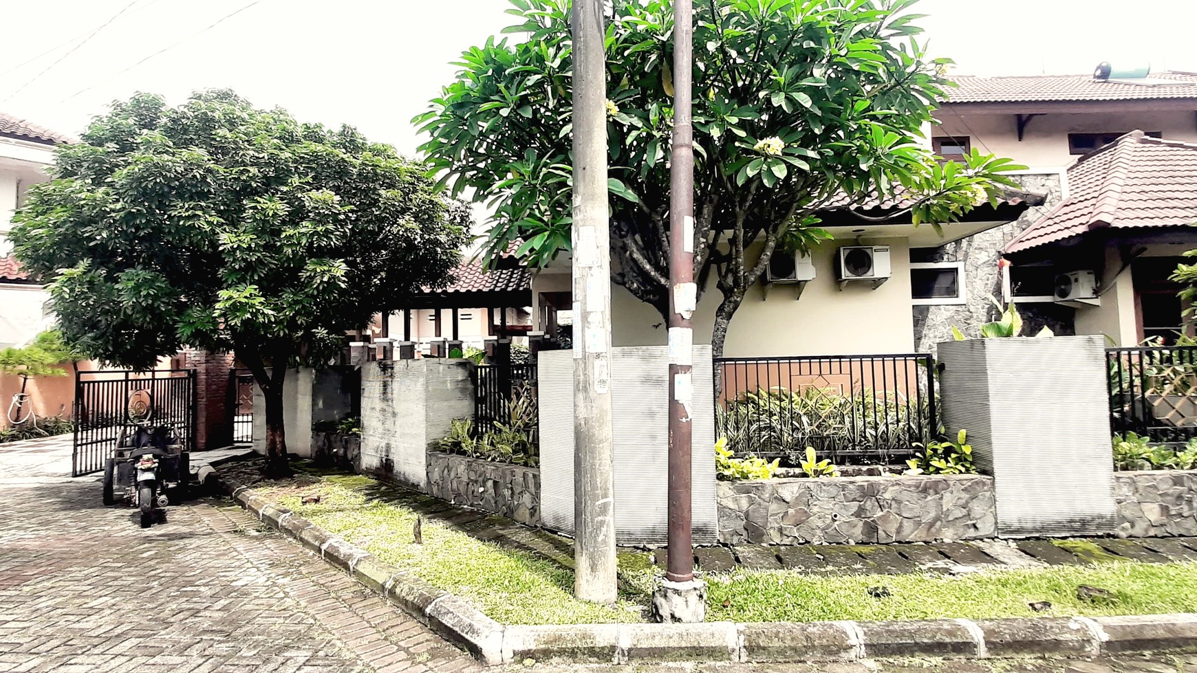Rumah Luas Fully Furnished Diarea Griya Loka Sektor 1 BSD, Gatte Toll.