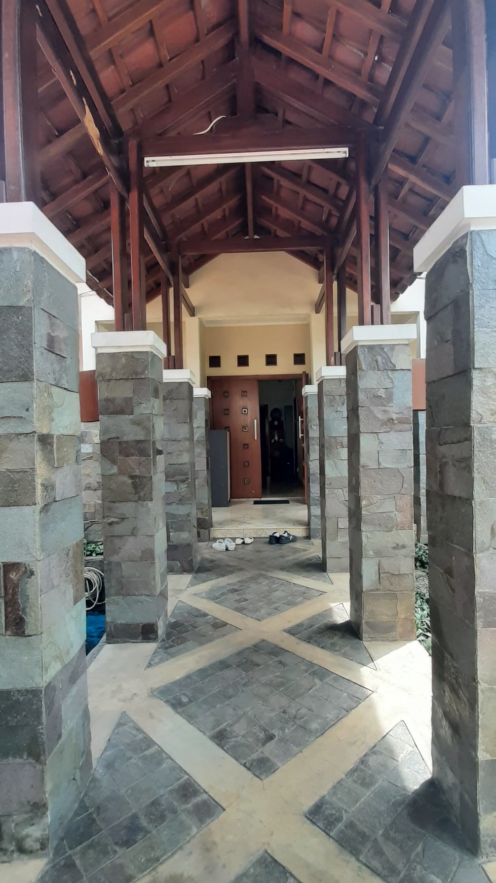 Rumah Luas Fully Furnished Diarea Griya Loka Sektor 1 BSD, Gatte Toll.