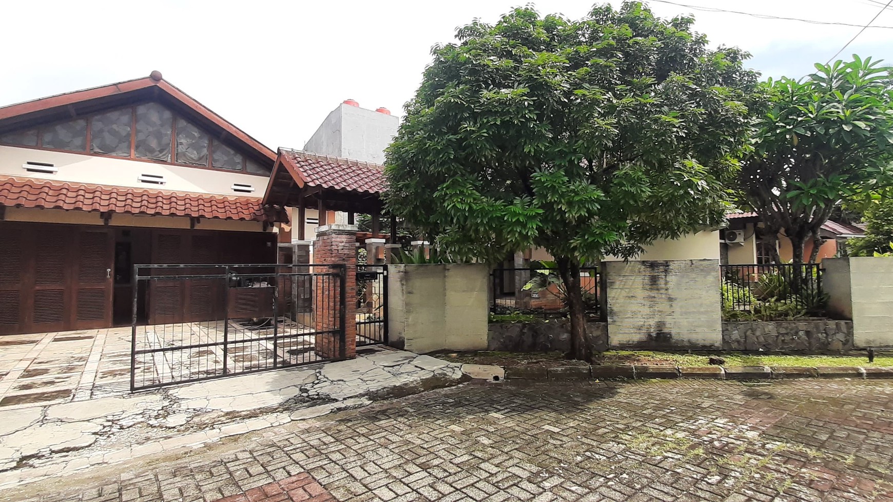 Rumah Luas Fully Furnished Diarea Griya Loka Sektor 1 BSD, Gatte Toll.