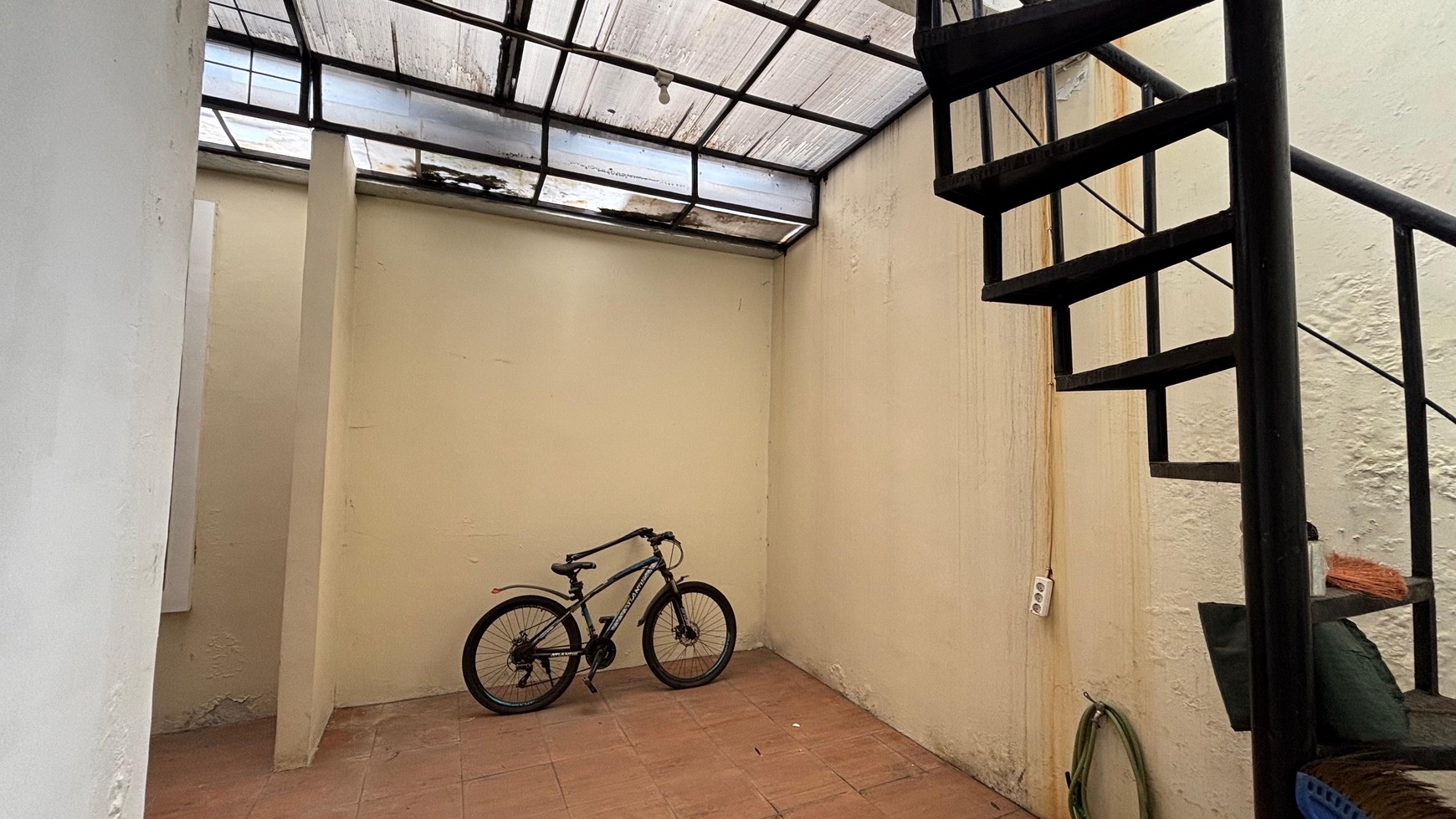 Di Bawah Harga Pasar Rumah Kokoh 2 Lantai, Siap Huni di Kota Wisata Cibubur