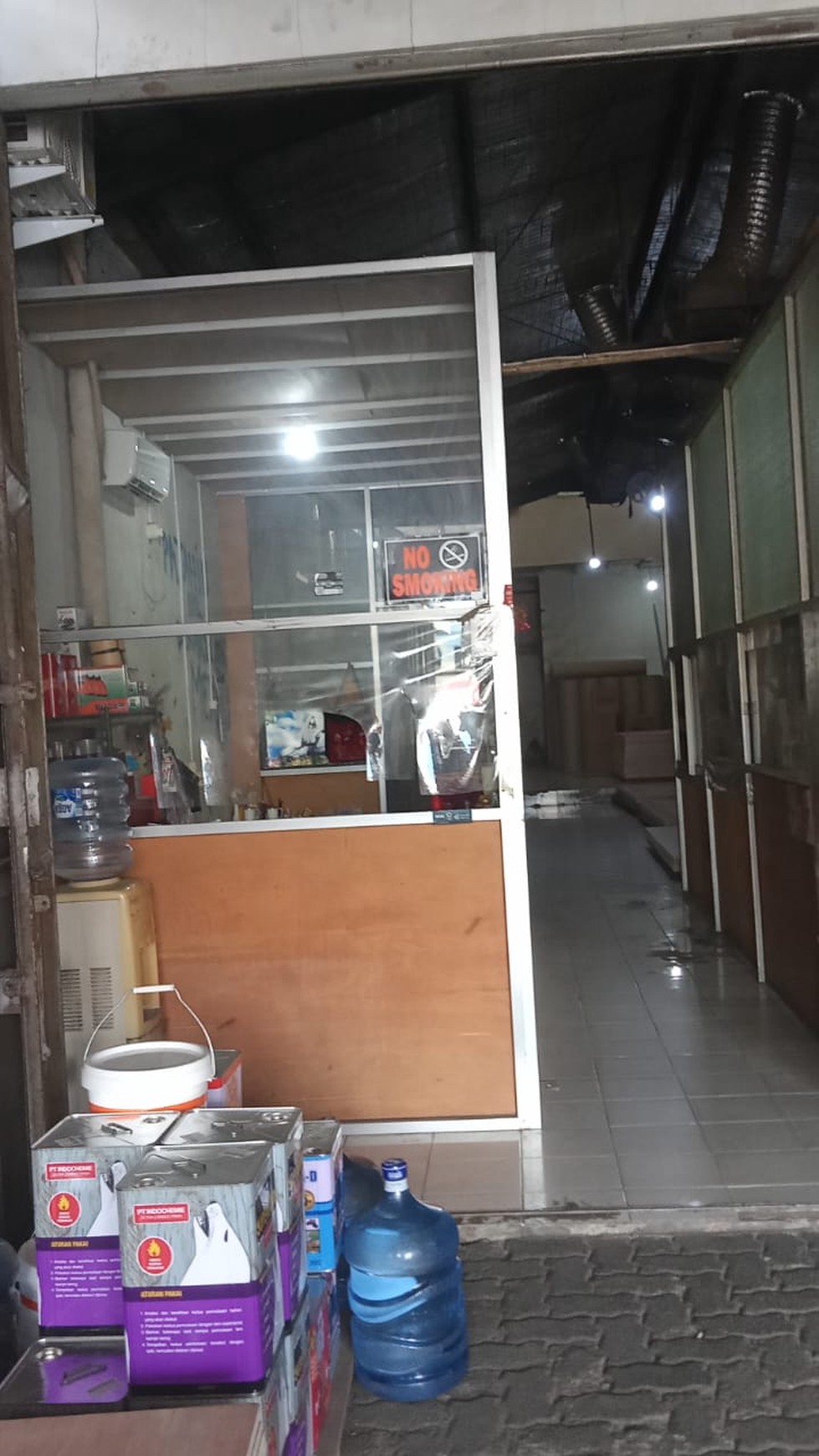 Gudang Lokasi Strategis Pinggir Jalan di Jakarta Selatan