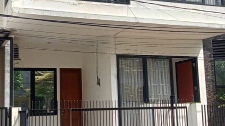 Rumah Siap Huni dengan Hunian Nyaman dan Asri di Bintaro 