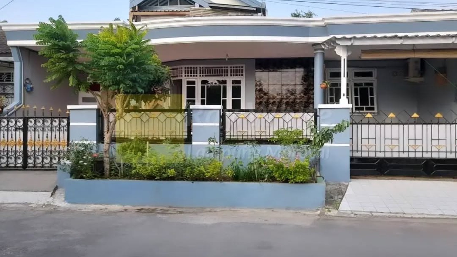 dijual rumah Perum BTN way halim 