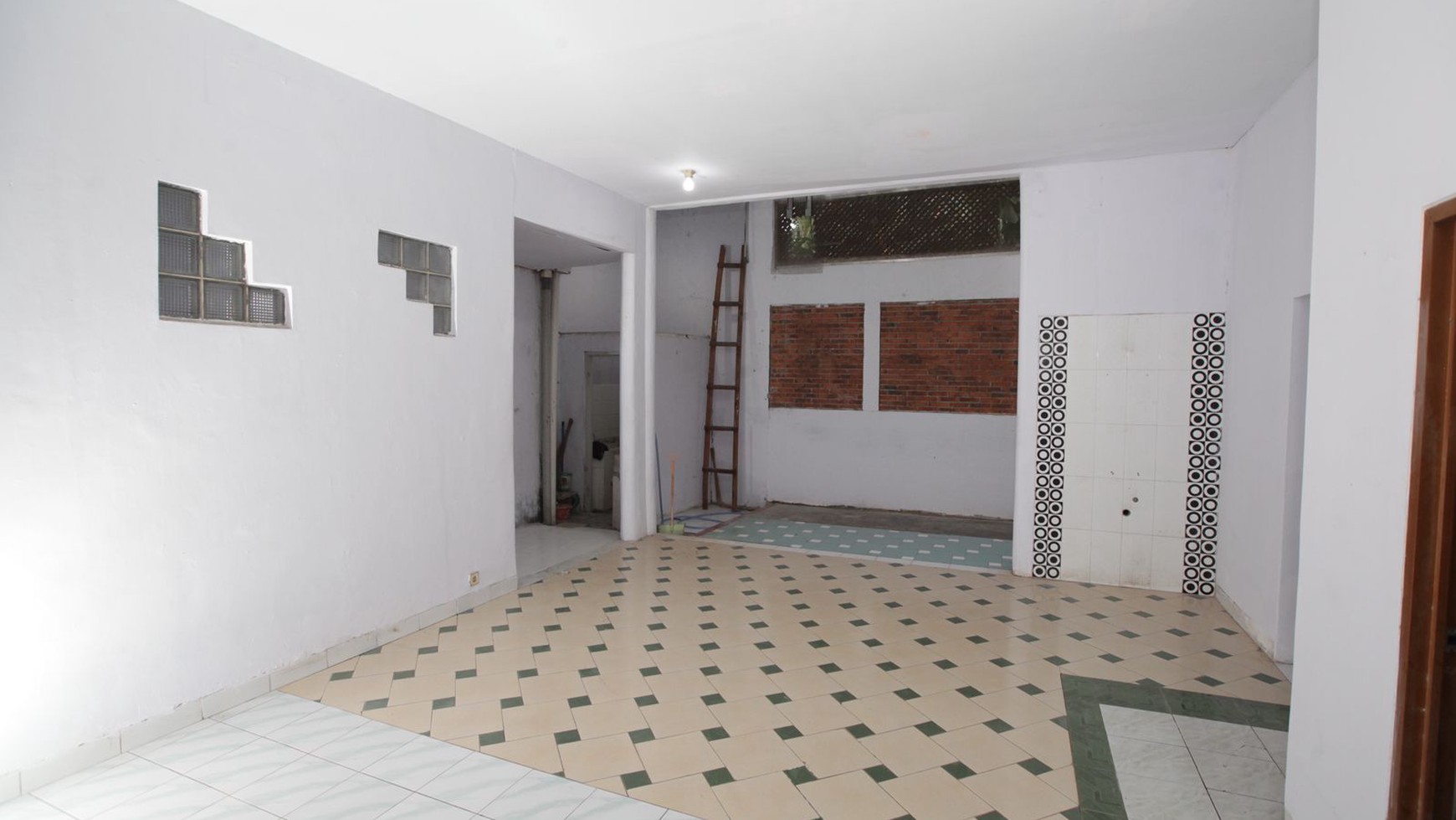 Rumah Hitung Tanah Area Cipete