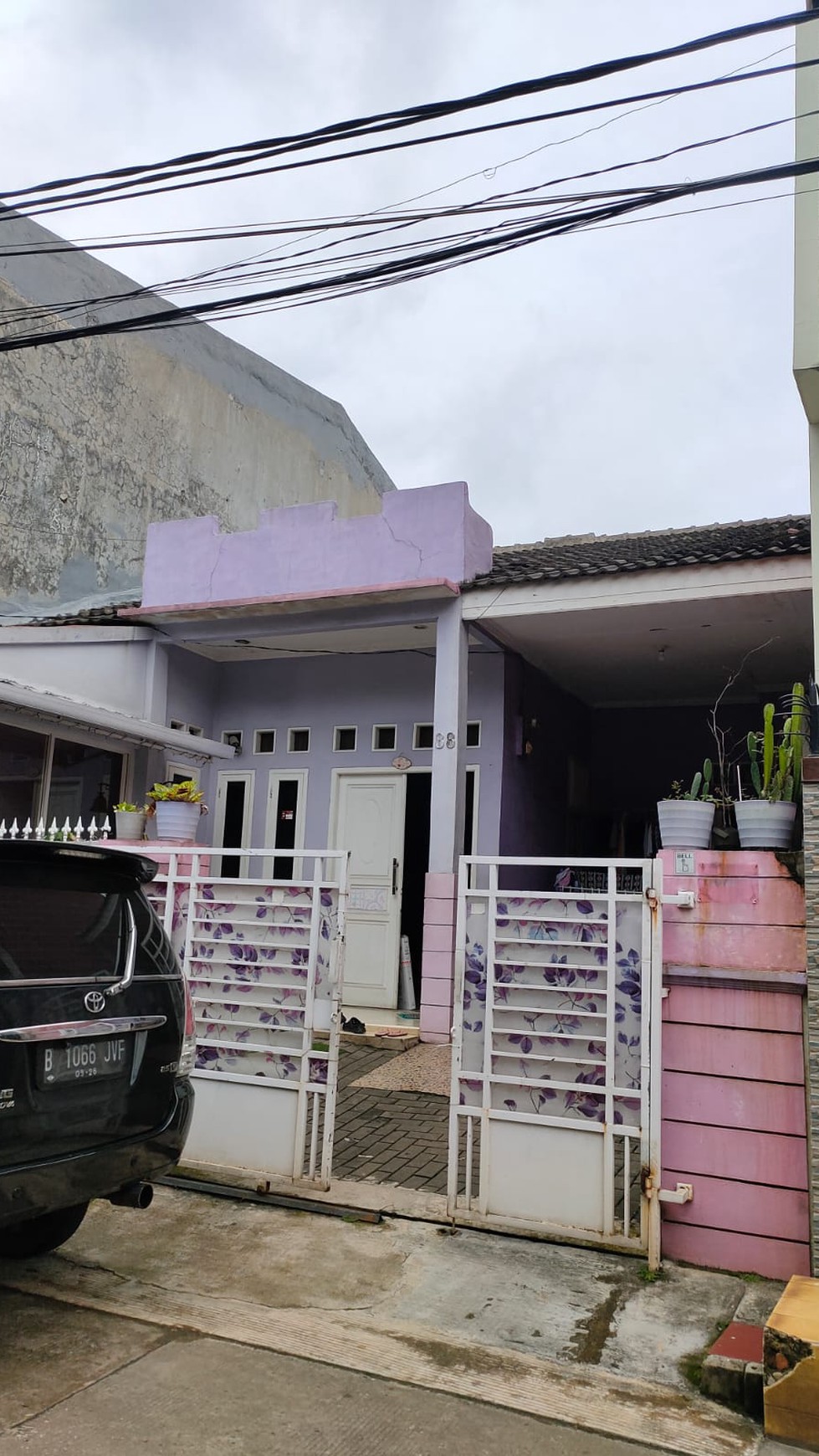 Dijual murah rumah di Perum 3 JL. Mataram Karawaci Tangerang