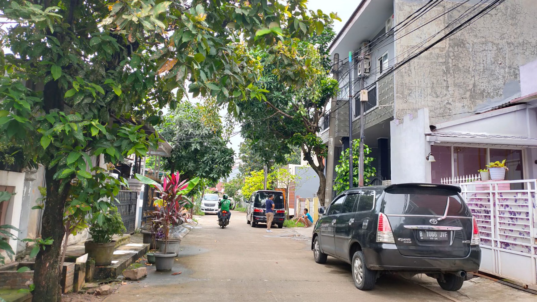 Dijual murah rumah di Perum 3 JL. Mataram Karawaci Tangerang