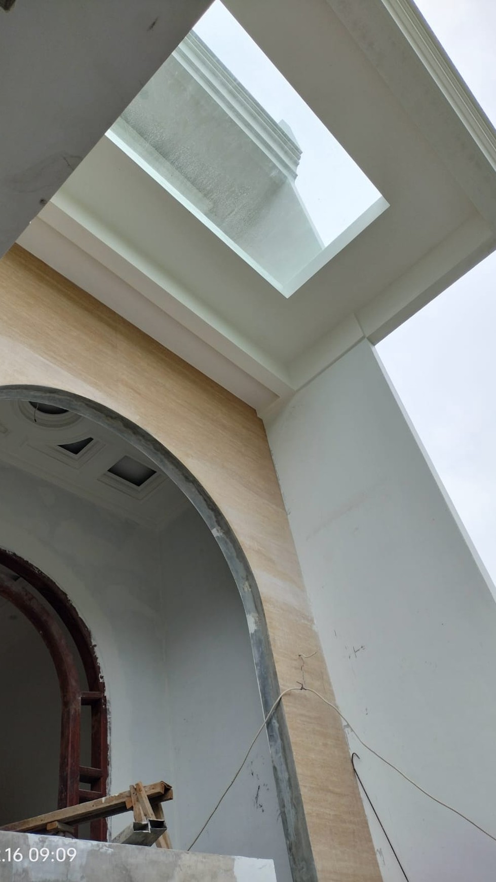 Dijual Rumah Private Lift di Emerald Mansion Citraland Surabaya Barat - New American Classic Modern MARMER GRANITE Premium GROHE KOHLER Sanitary Garasi Carport 6 Mobil Luas