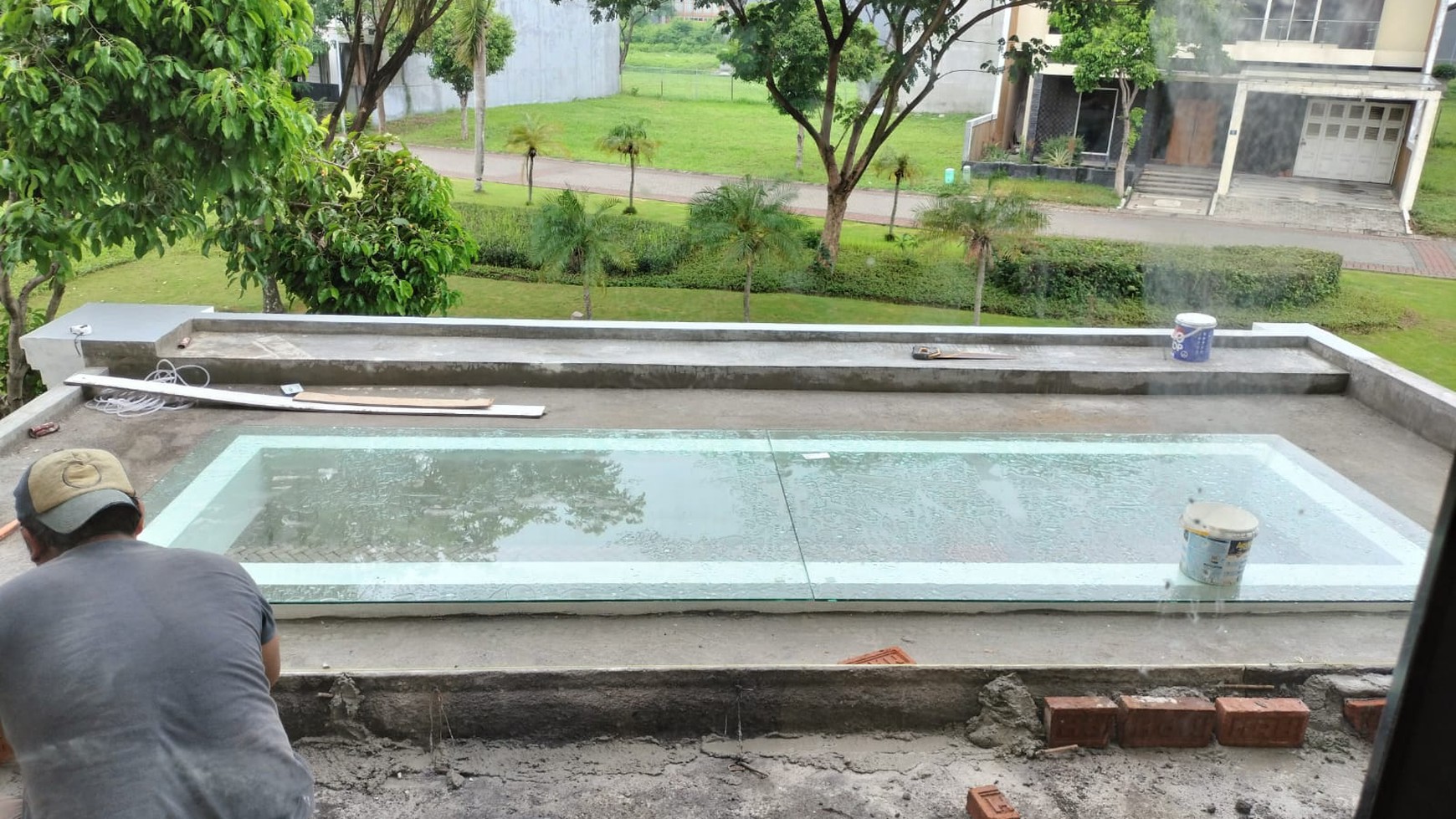 Dijual Rumah Private Lift di Emerald Mansion Citraland Surabaya Barat - New American Classic Modern MARMER GRANITE Premium GROHE KOHLER Sanitary Garasi Carport 6 Mobil Luas