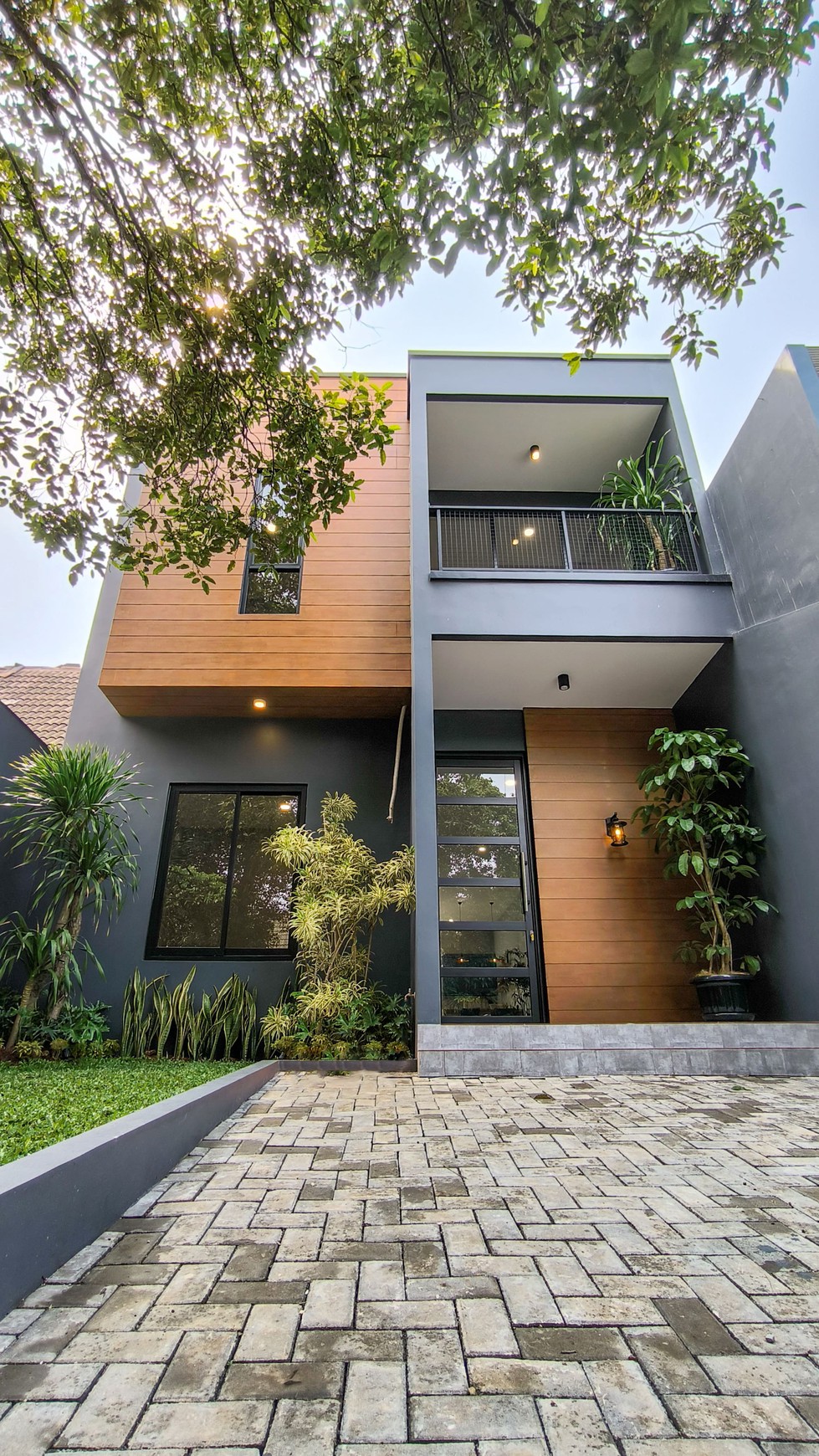 Dijual Brand New Modern House Lokasi di Bsd City