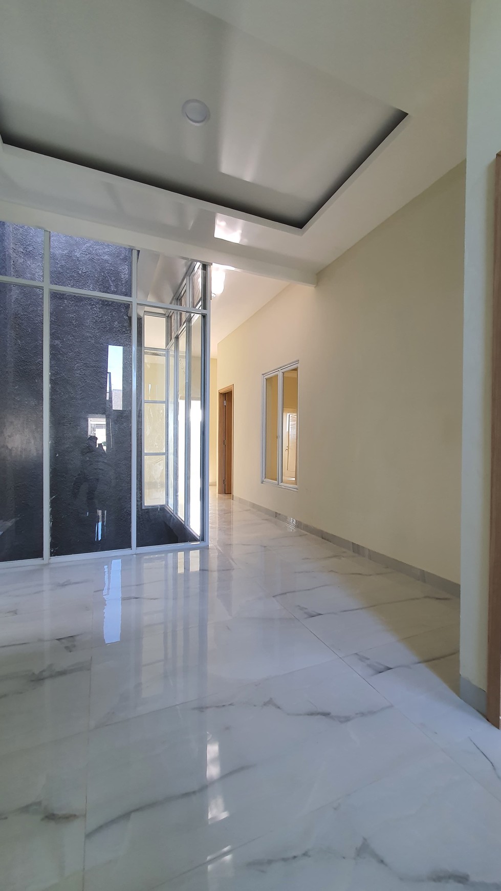 Rumah Dengan Bangunan Baru dan Lokasi Strategis di BSD
