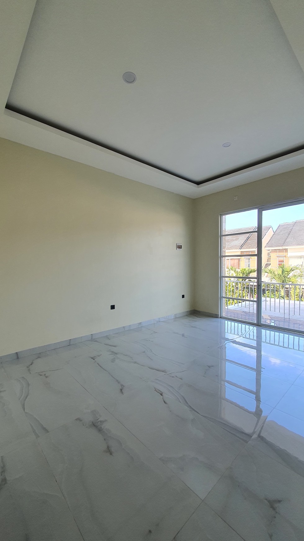 Rumah Dengan Bangunan Baru dan Lokasi Strategis di BSD