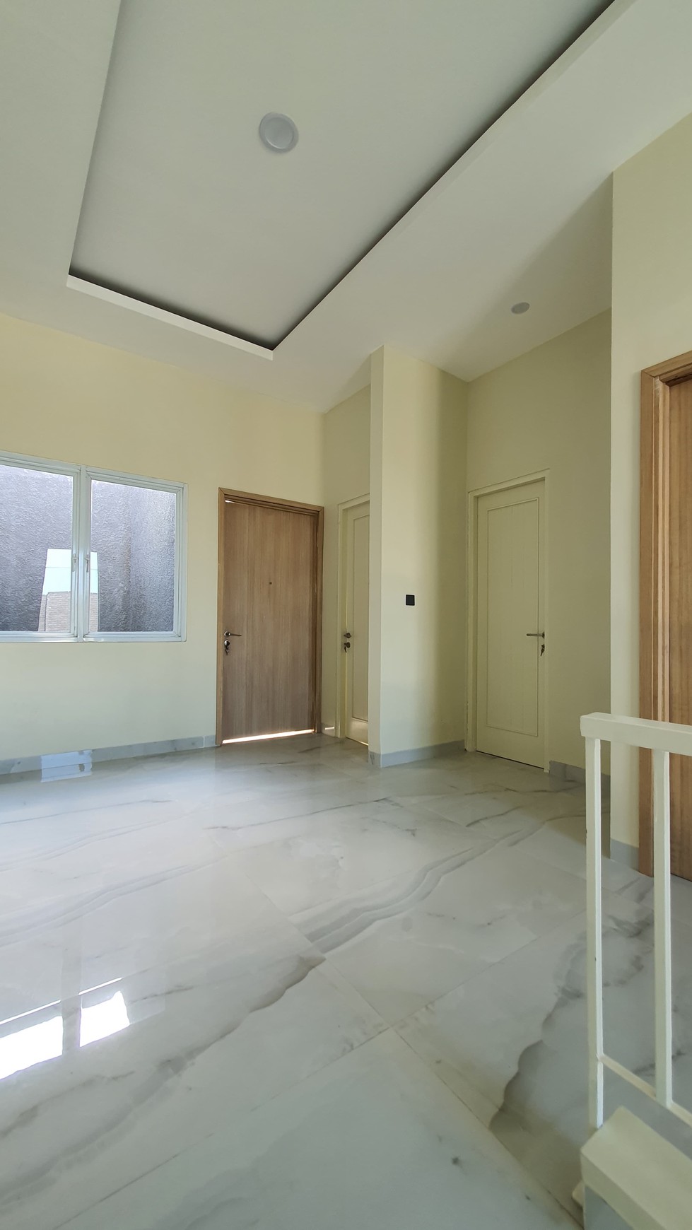 Rumah Dengan Bangunan Baru dan Lokasi Strategis di BSD