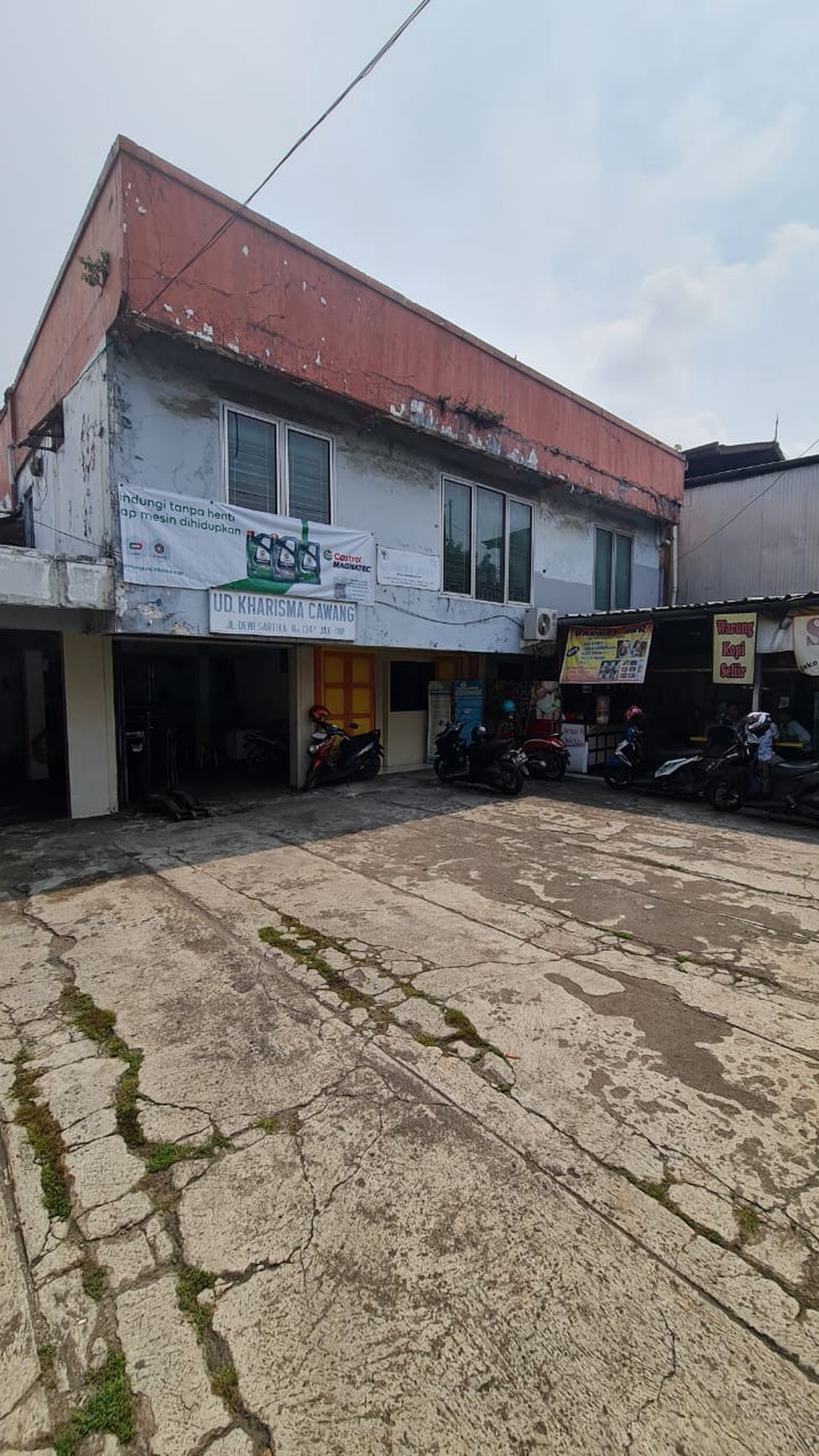 RUMAH DI LAHAN KOMERSIL DI DEWI SARTIKA, CAWANG, JAKARTA TIMUR