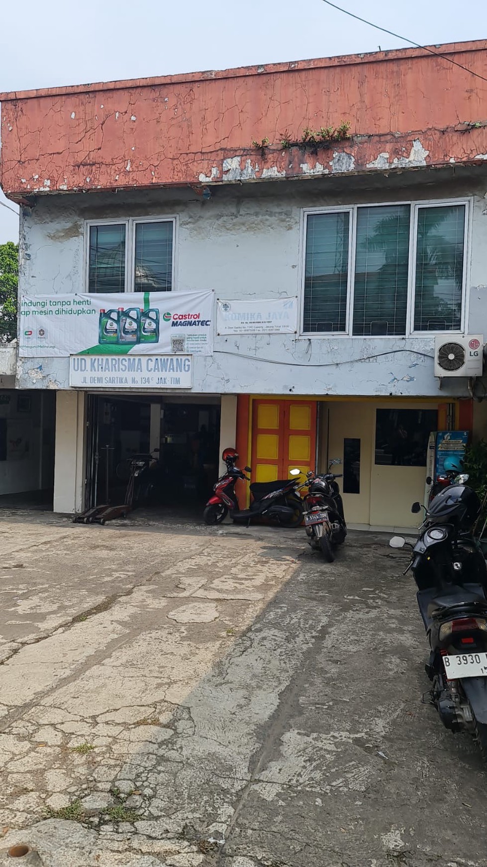 RUMAH DI LAHAN KOMERSIL DI DEWI SARTIKA, CAWANG, JAKARTA TIMUR