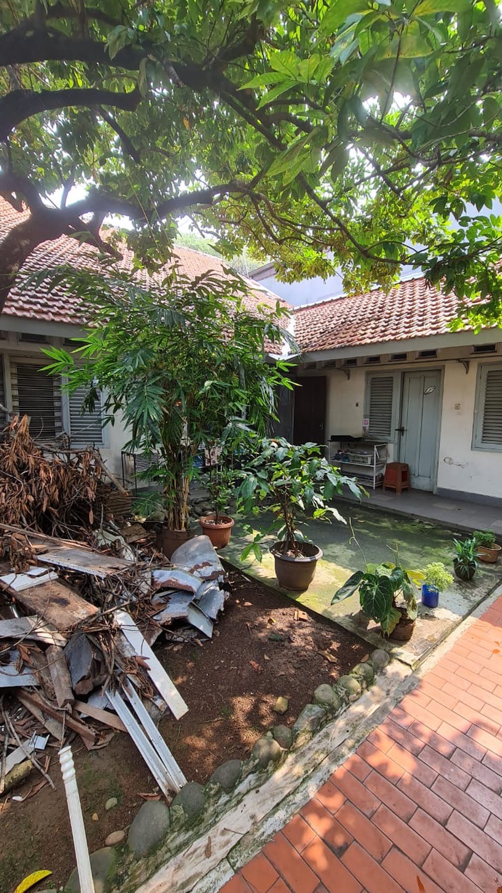 RUMAH DI LAHAN KOMERSIL DI DEWI SARTIKA, CAWANG, JAKARTA TIMUR