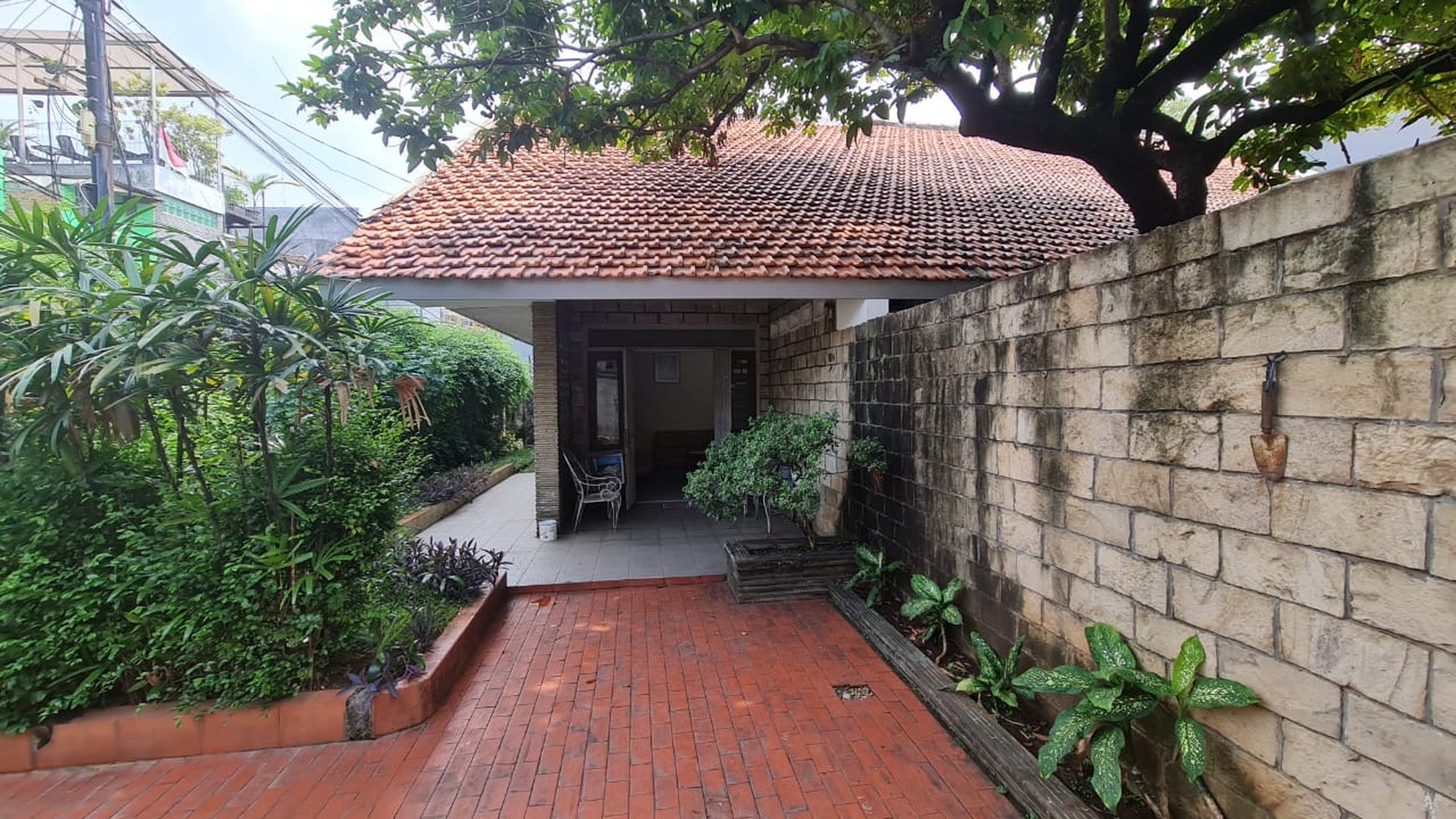 RUMAH DI LAHAN KOMERSIL DI DEWI SARTIKA, CAWANG, JAKARTA TIMUR