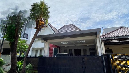 Rumah Halaman Luas Ada Paviliun Selangkah ke Mal Cinere