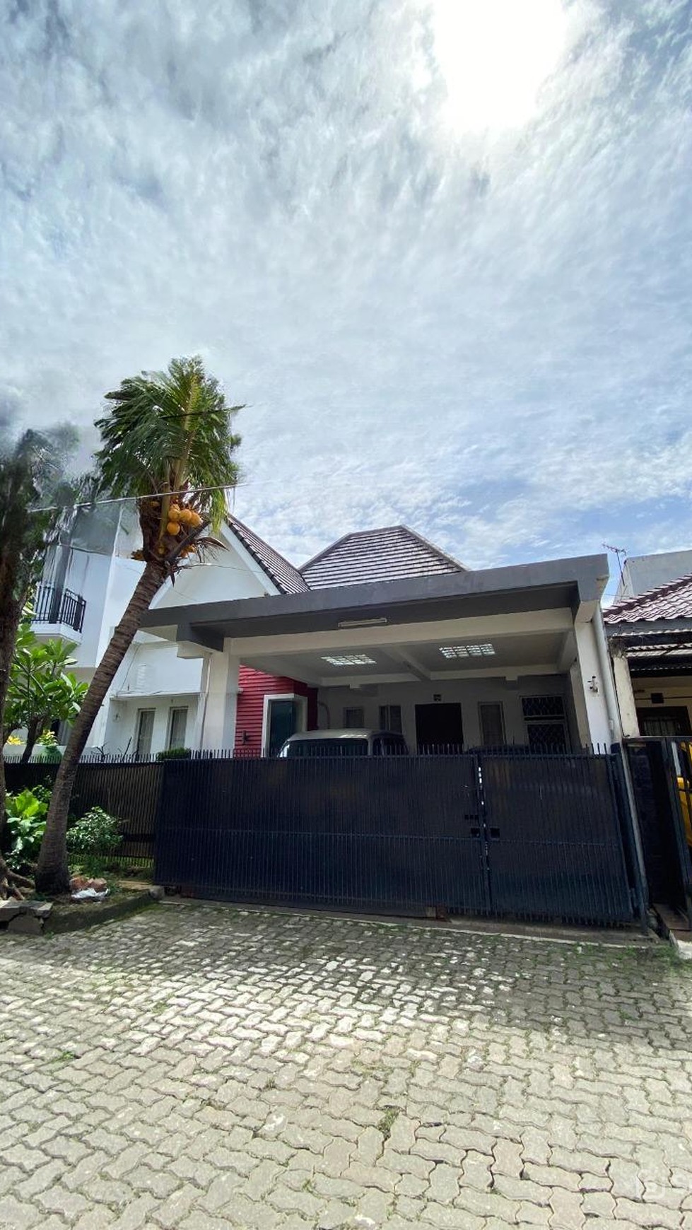 Rumah Halaman Luas Ada Paviliun Selangkah ke Mal Cinere