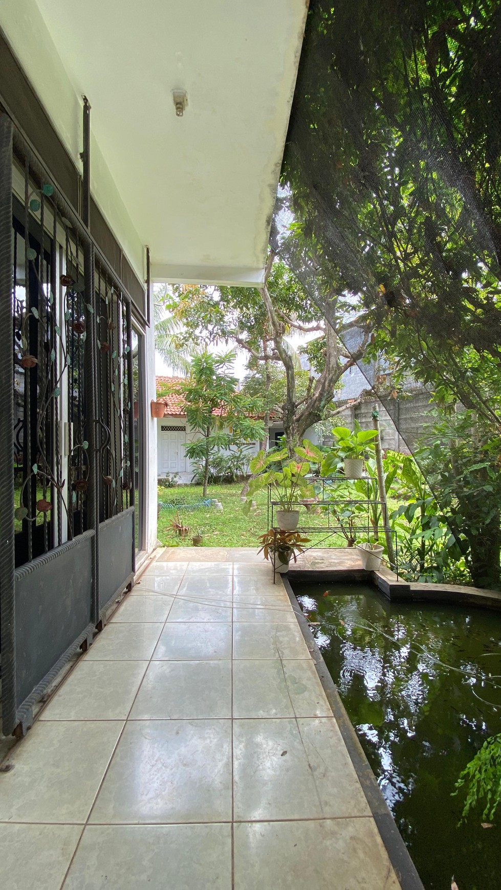 Rumah Halaman Luas Ada Paviliun Selangkah ke Mal Cinere