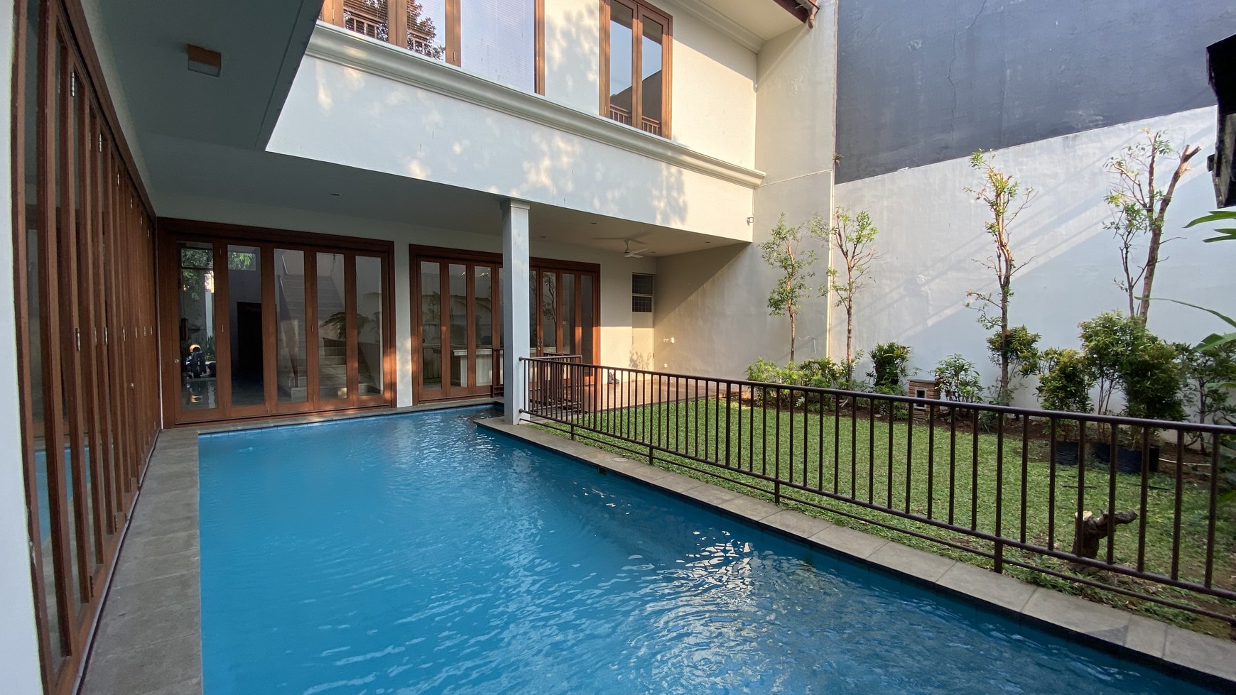 BEAUTIFUL HOUSE WITH BIG BACKYARD AT KEMANG AREA