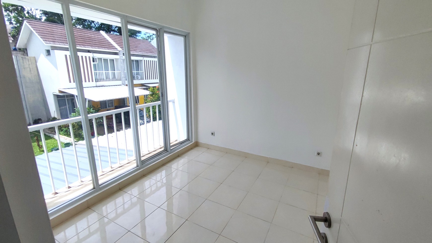 Flash Sale. Rumah bagus Serpong Lagoon Pelican, Muncul