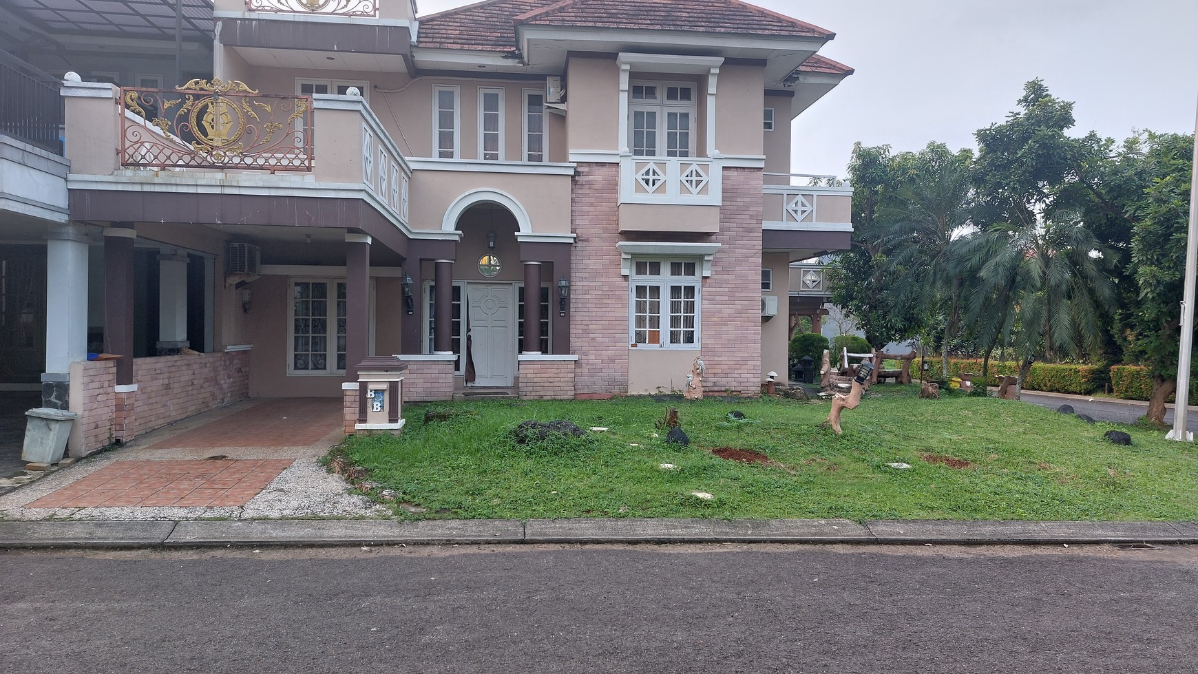 Rumah hoek  2 lantai  di dalam cluster Kota Wisata