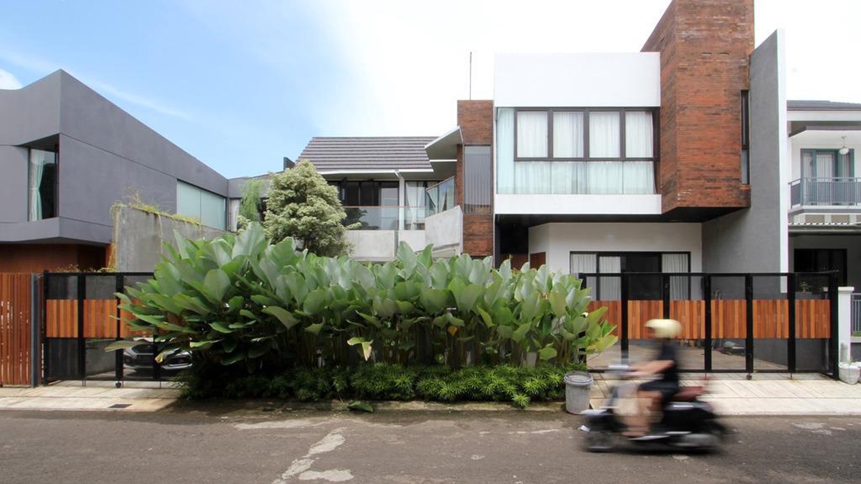 Rumah Bagus Di Nusa Loka, Jl Samosir BSD Tangerang Selatan