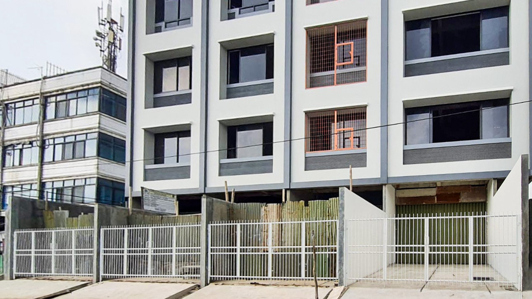 Dijual Ruko 4,5 Lantai di Jalan Perkapuran 2 - Tanah Sereal - Jakarta Barat