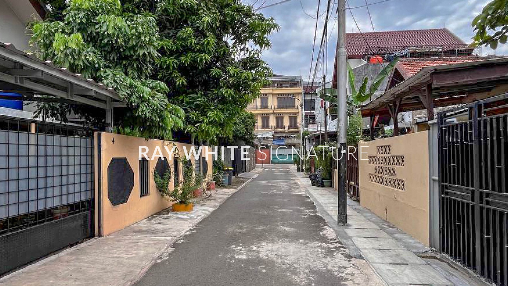 Rumah Lama Cocok Untuk Bisnis di Jl Benda II