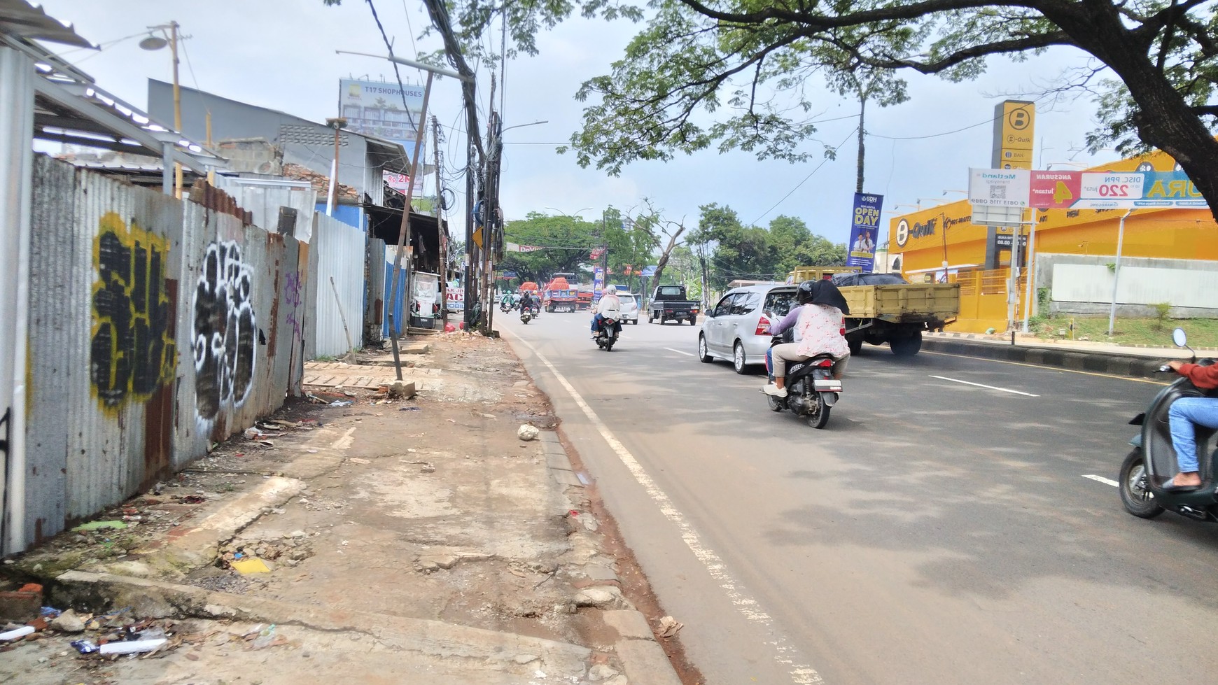 Tanah di dekat Legenda Wisata cibubur 10 meter dari Alternatif  harga nego