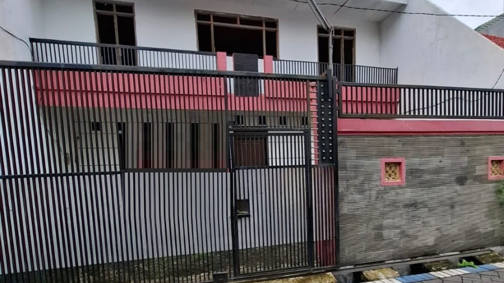 Dijual Rumah untuk Kost 2 lantai di Darmo Permai Timur Surabaya