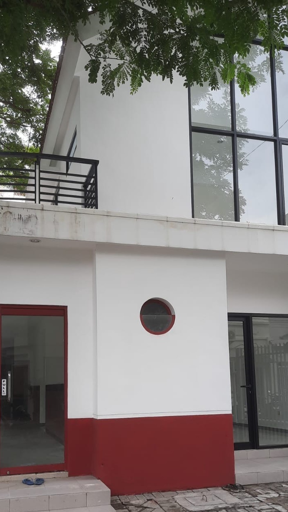 Dijual Rumah Usaha Strategis di Dukuh Kupang Barat Surabaya