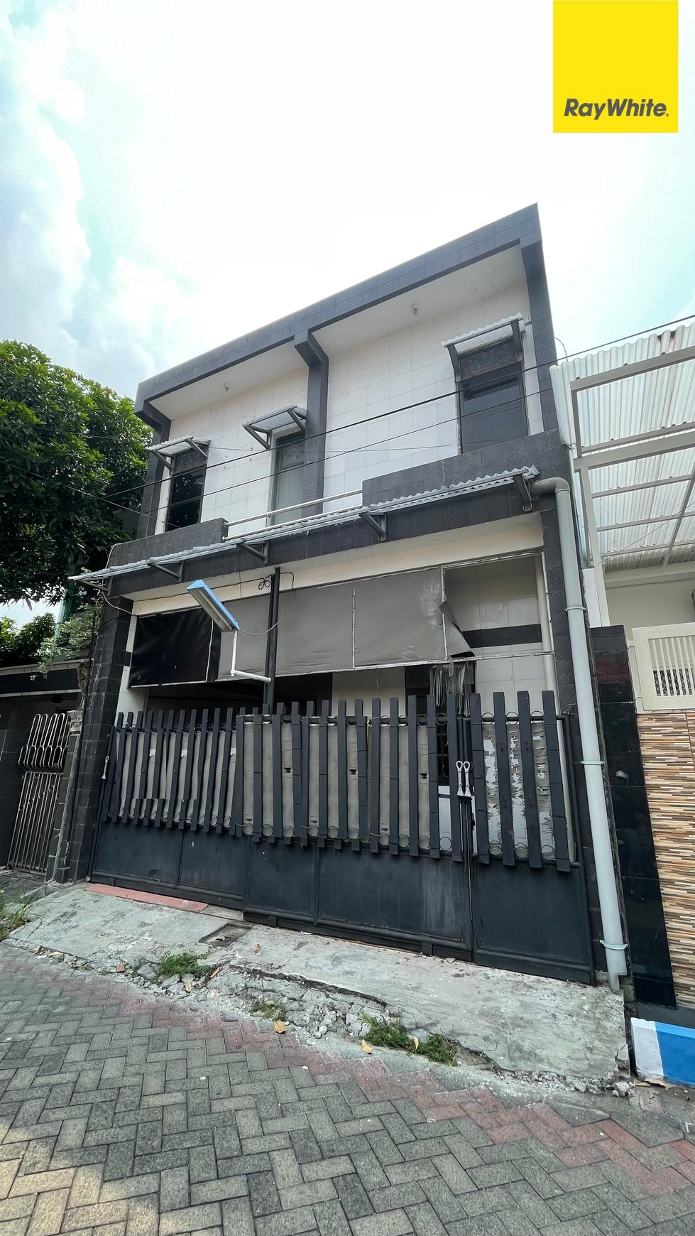 Dijual Rumah 2 lantai di Simpang Darmo Permai Selatan Surabaya
