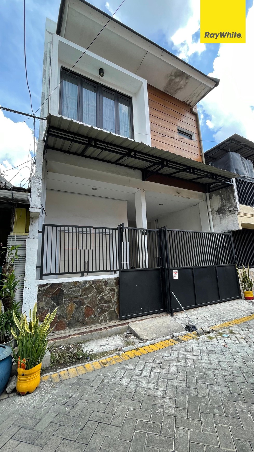 Dijual Rumah 2 lantai di Gunung Sari Indah Surabaya