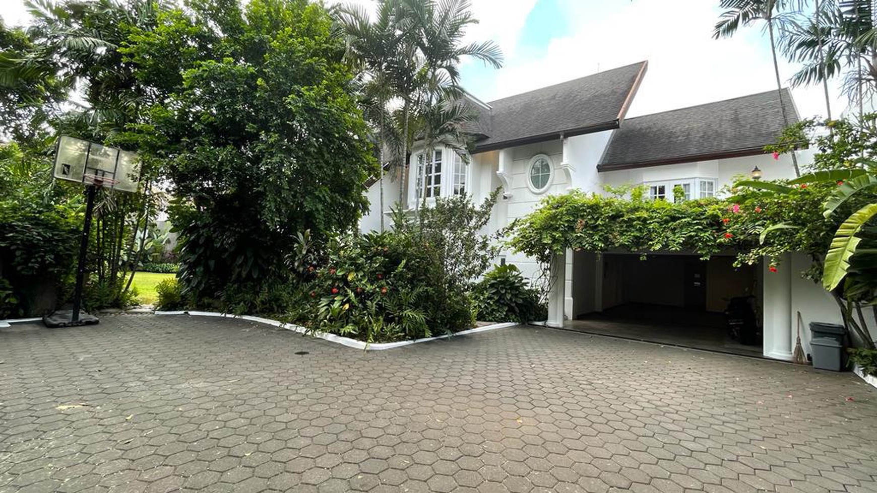 Luxury House In Compound With American Style At Kemang, South Jakarta 