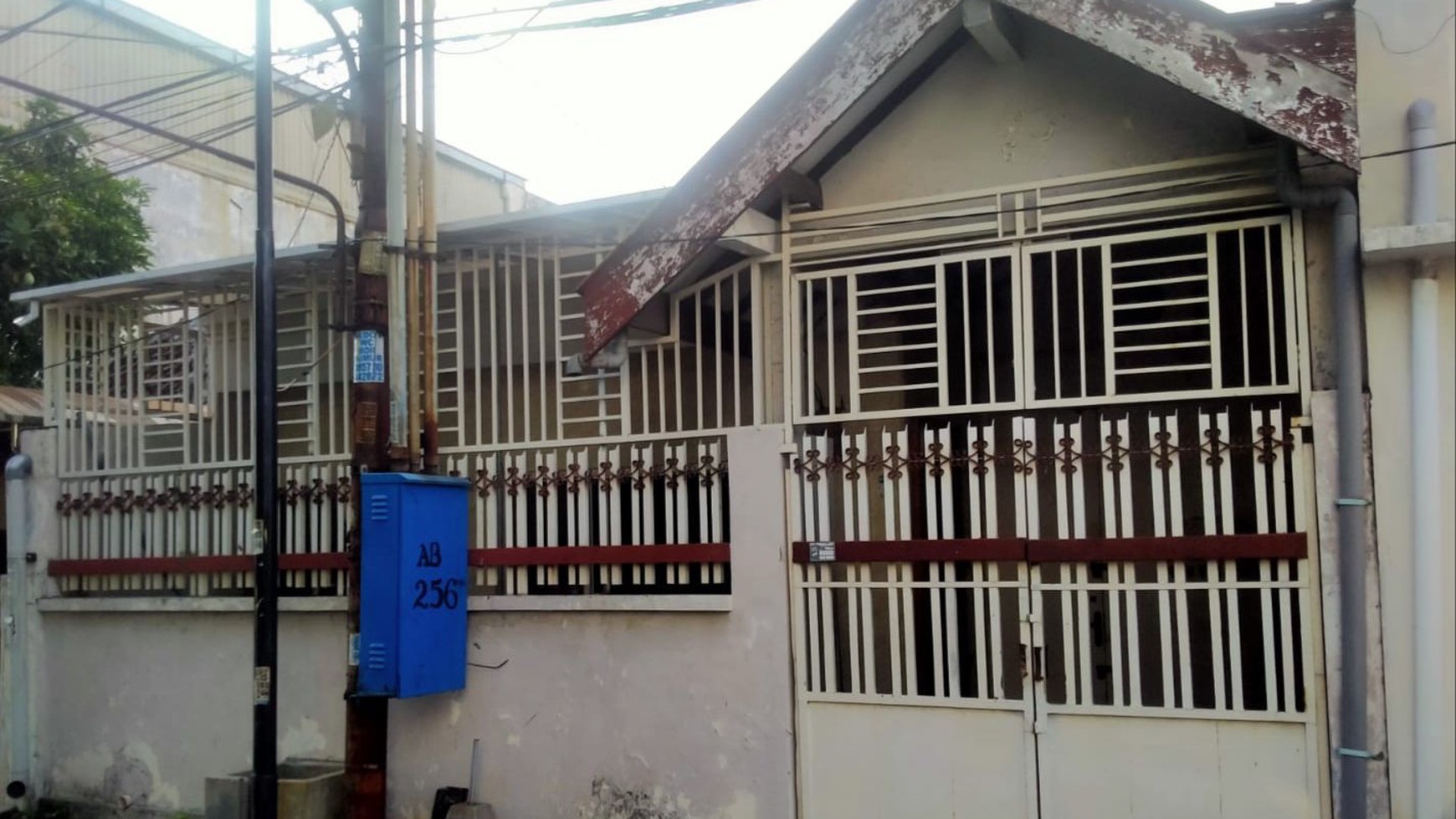 Dijual RUMAH di dekat jalan KENJERAN.  Jl. Lebak Arum