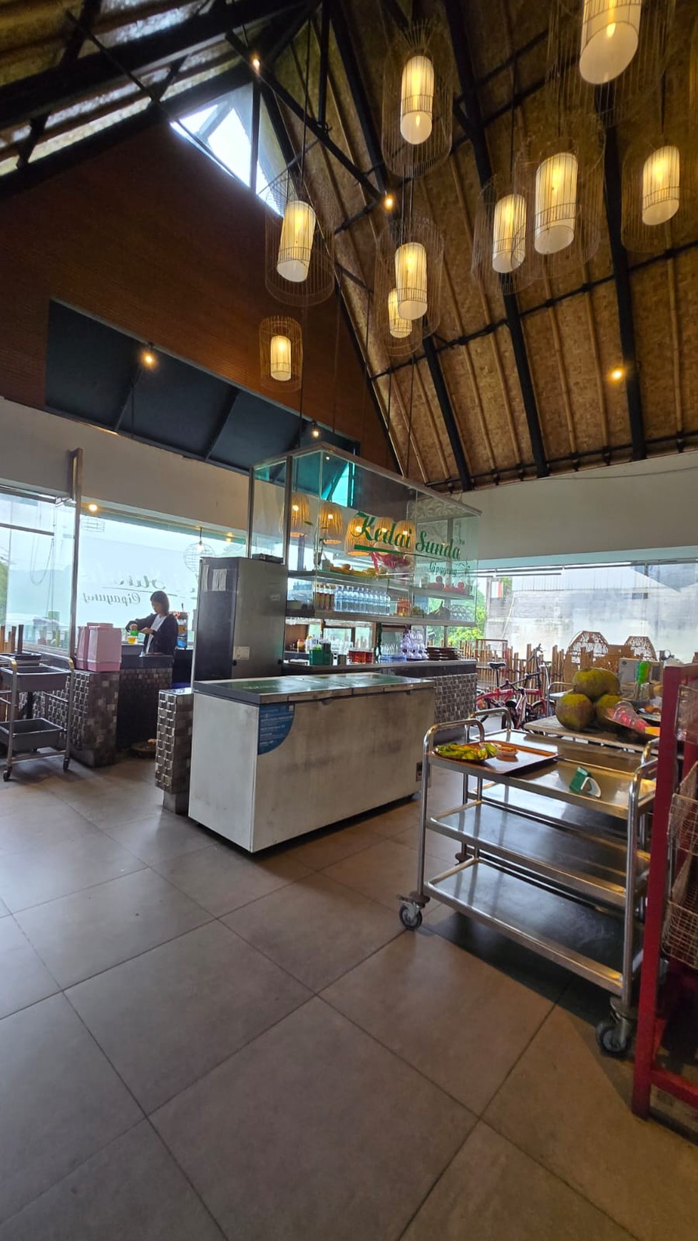Peluang Investasi Terbaik! Restaurant 4 Lantai di Puncak Bogor - Lokasi Ramai & Strategis
