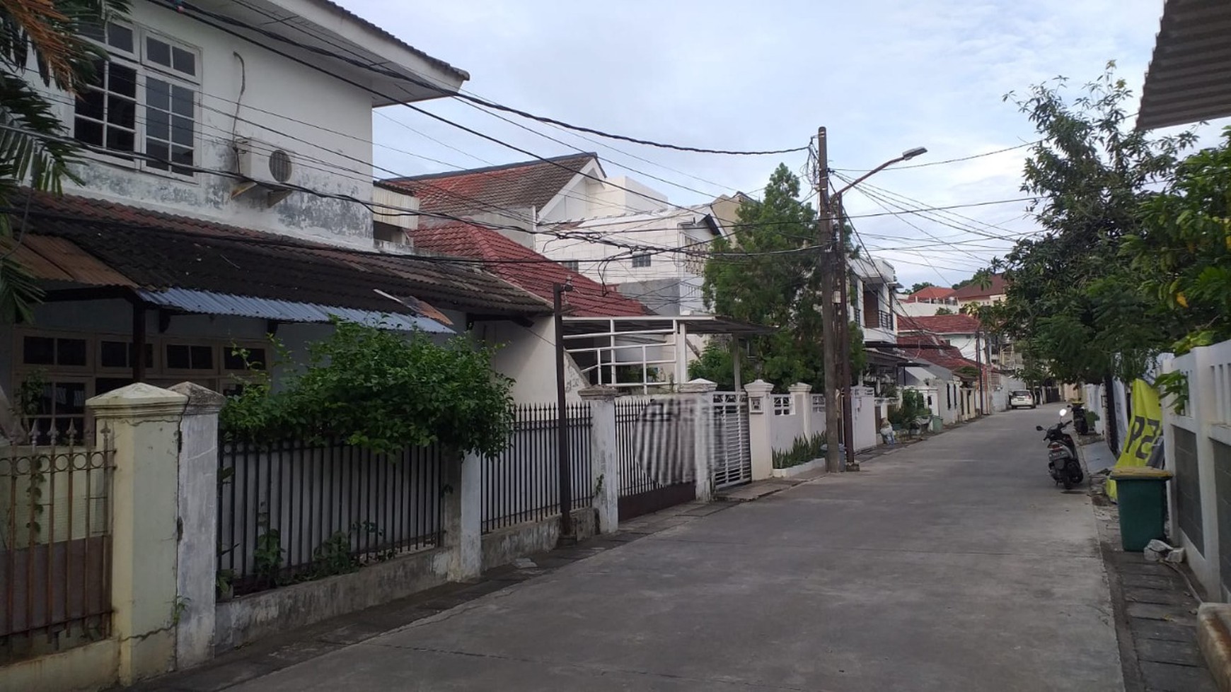 Di Jual Tanah Beserta rumah 2 Lantai di Jati Padang, Jakarta Selatan