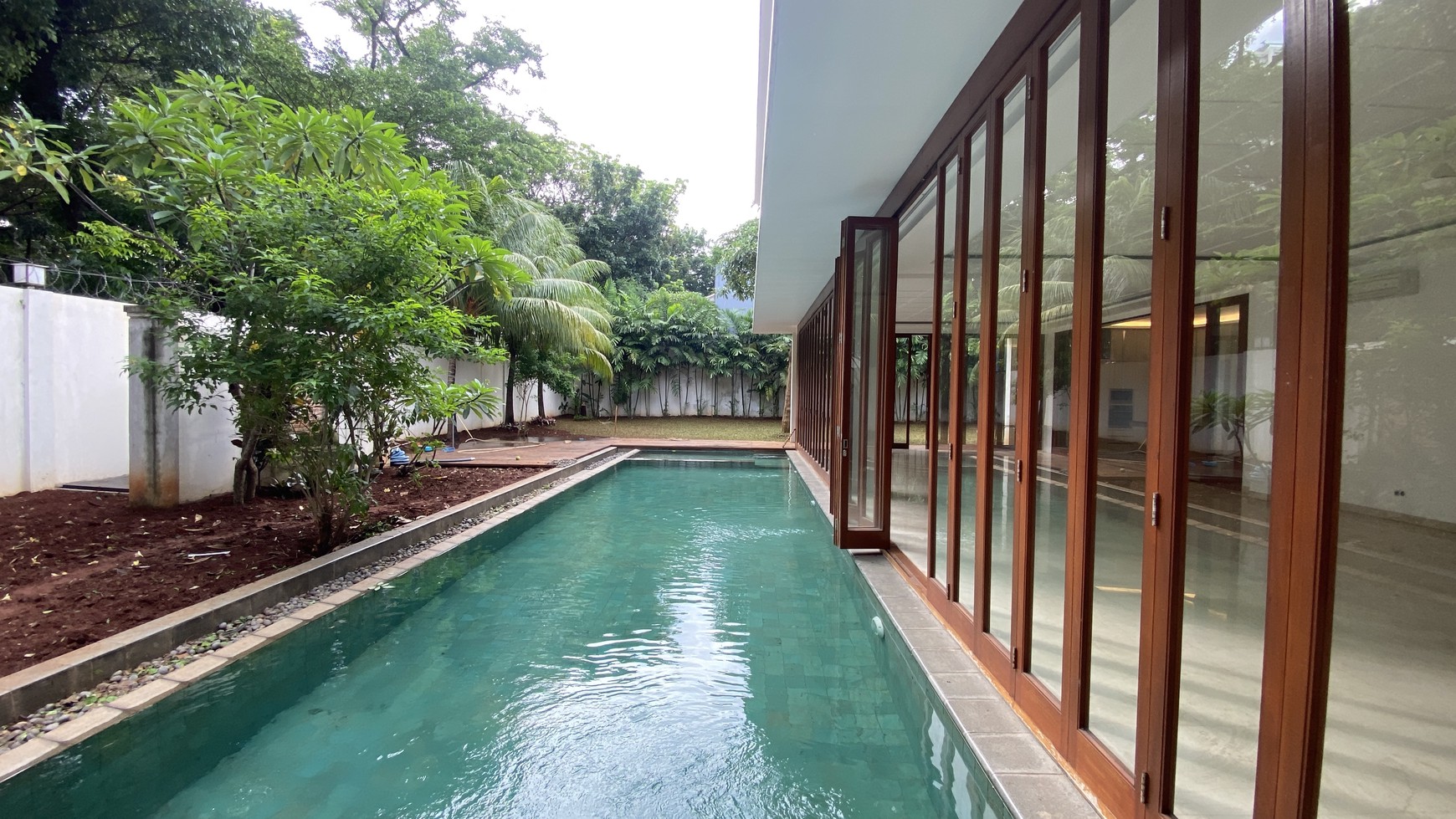 Rumah Hitung Tanah Area Cipete