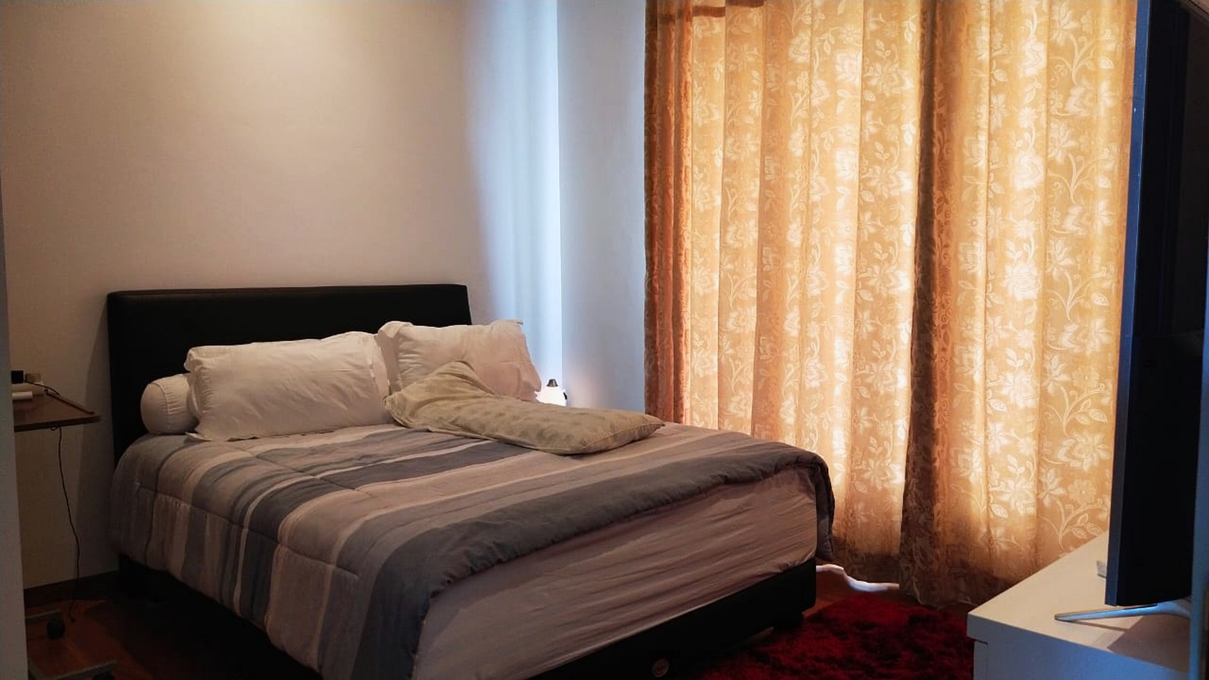 DIJUAL rumah 3 lantai di Jl. Limo - Kebayoran Lama - Jakarta Selatan