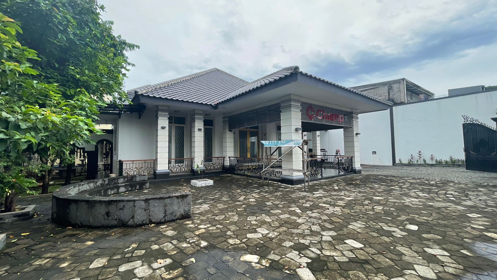 Dijual Rumah Bangunan Baru Luas 1.390m2 Daerah strategis di Fatmawati Jakarta Selatan.