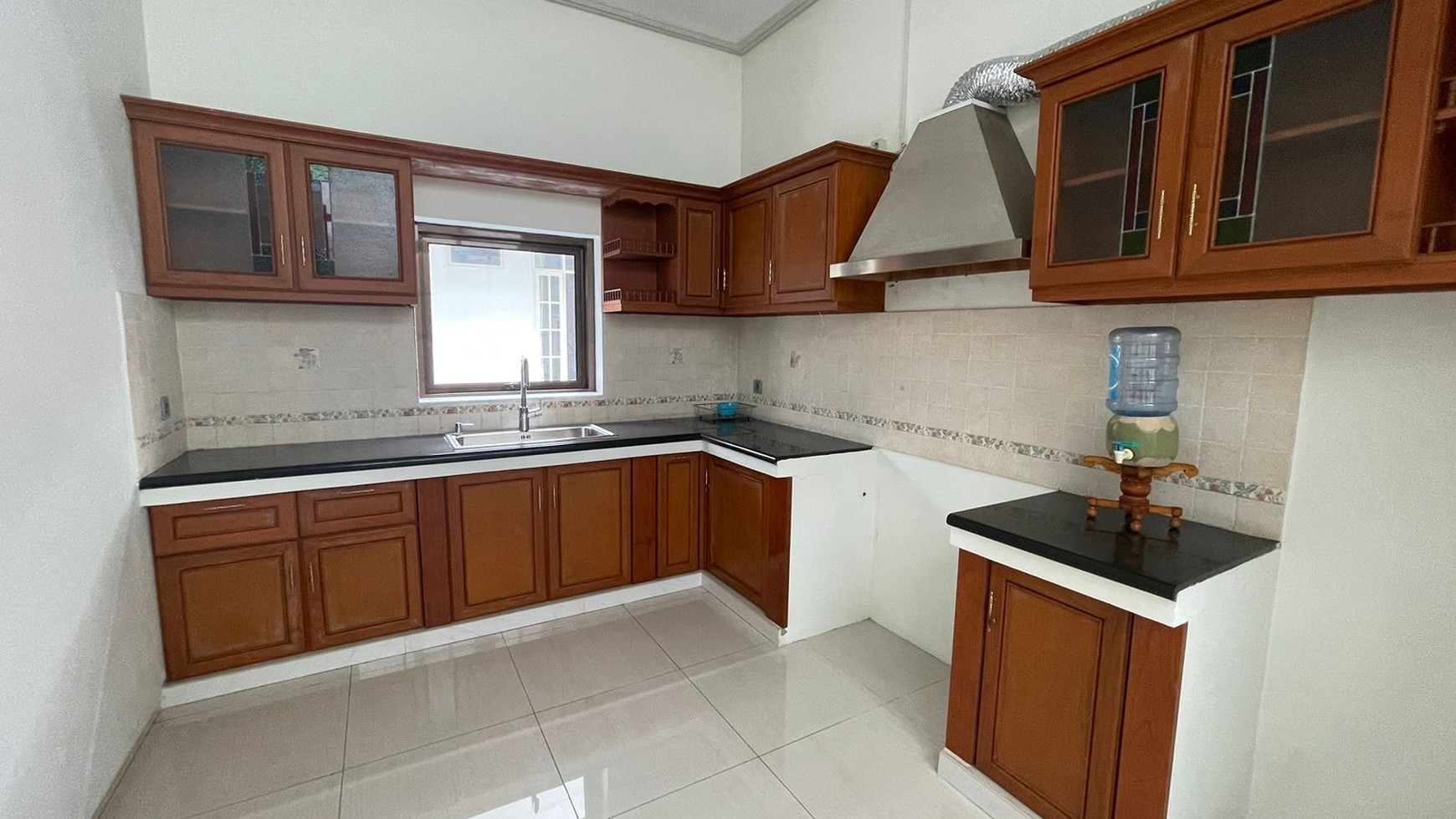 Dijual Rumah Bangunan Baru Luas 1.390m2 Daerah strategis di Fatmawati Jakarta Selatan.