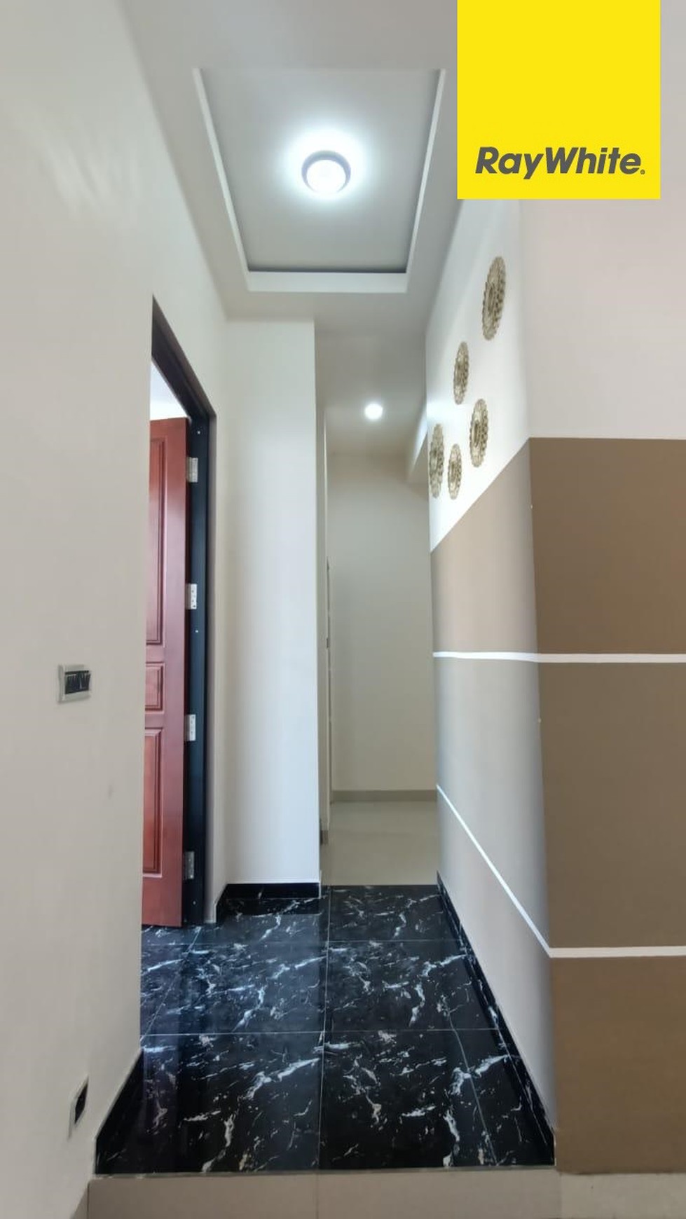 Dijual Rumah 2 lantai di Jl Brigjen Katamso Waru Sidoarjo