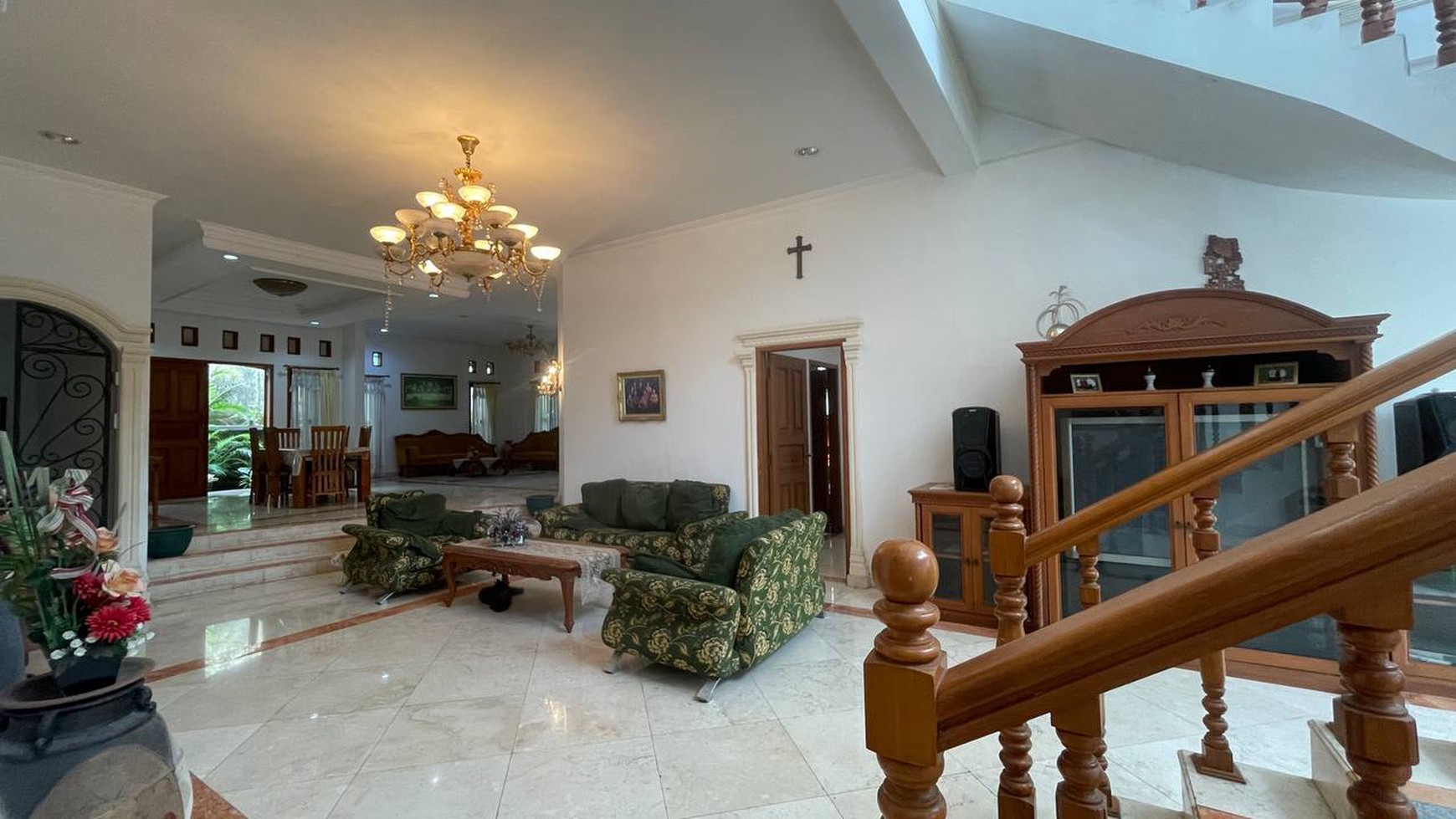 Luxury Classic-Style House in an Elite Neighborhood, Teras Ayung, Denpasar