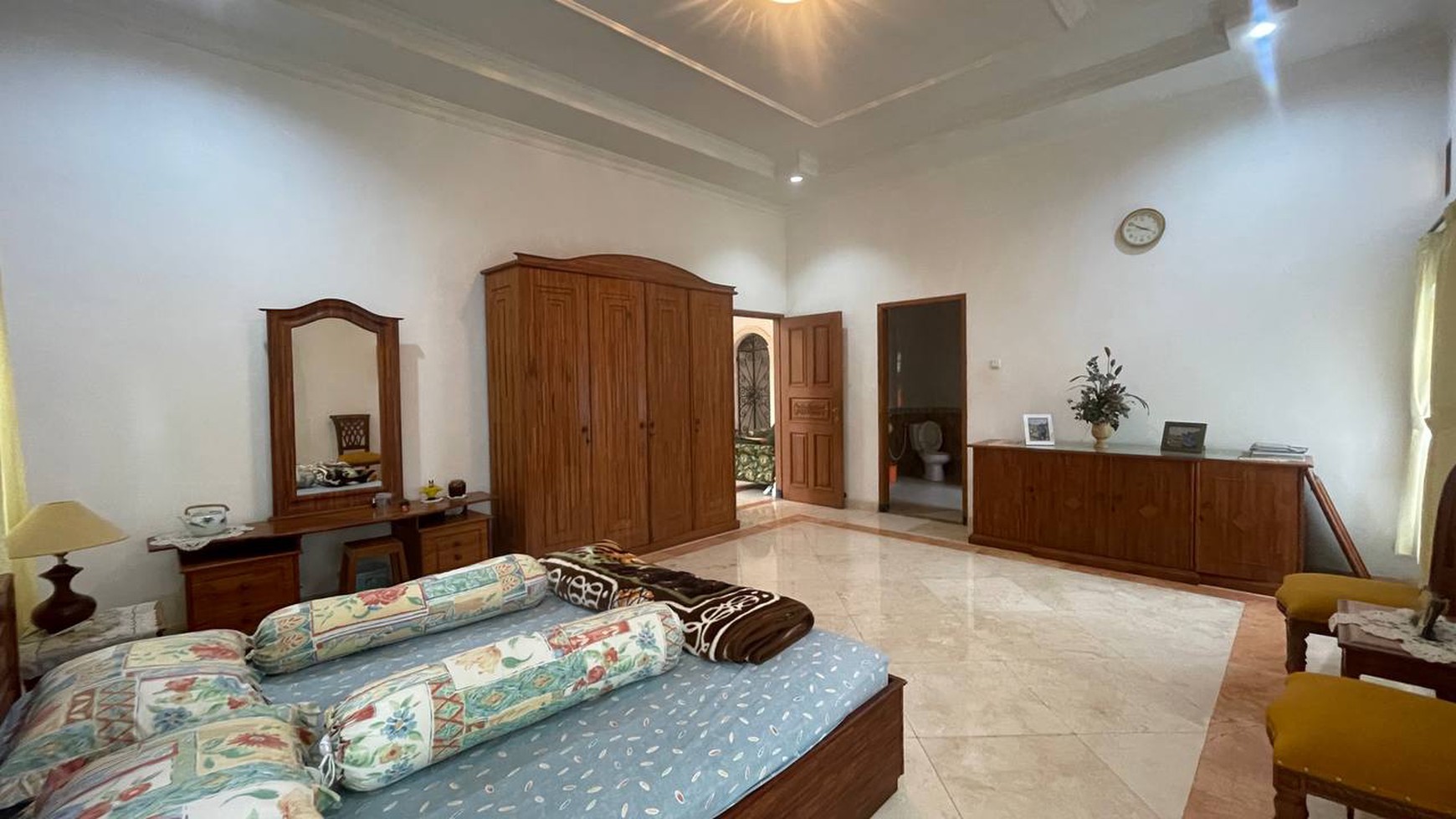 Luxury Classic-Style House in an Elite Neighborhood, Teras Ayung, Denpasar