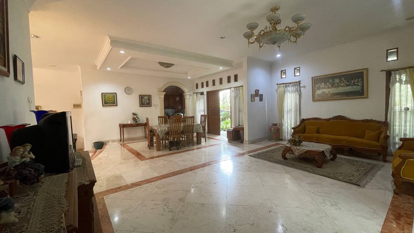 Luxury Classic-Style House in an Elite Neighborhood, Teras Ayung, Denpasar