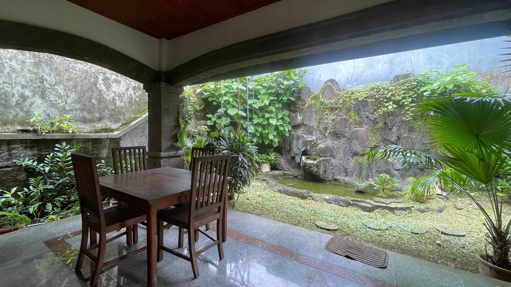 Luxury Classic-Style House in an Elite Neighborhood, Teras Ayung, Denpasar